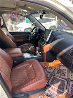 تۆیۆتا لاند کروزەر